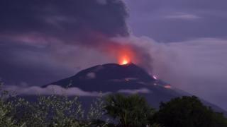 Gunung Ile Meletus Tercatat Ada Sebanyak 21 Kali Letusan